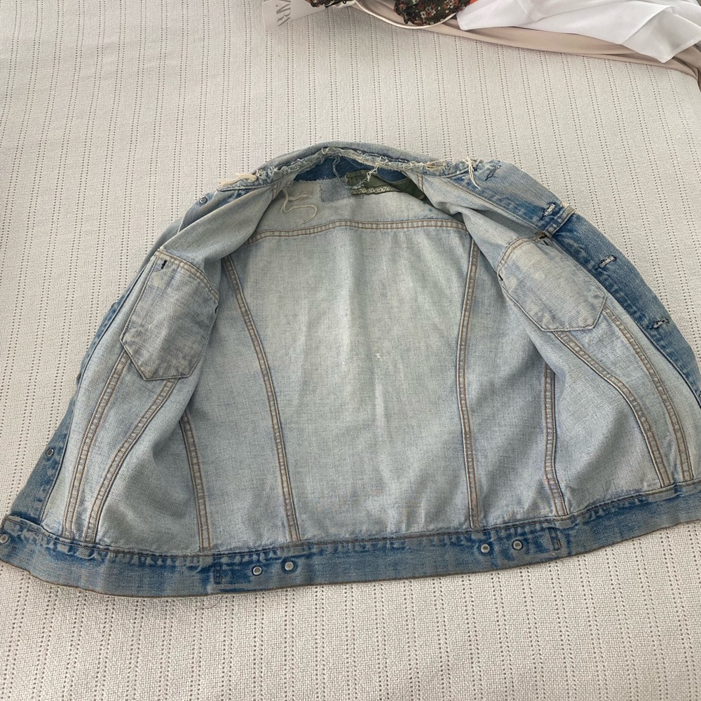 Levi’s Vintage Oversized Distressed Jean Jacket - Picture 9 of 14